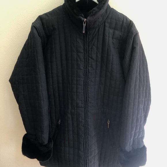 Vintage Jaclyn Smith Classic black winter jacket size S, with faux fur trim - Picture 2 of 4